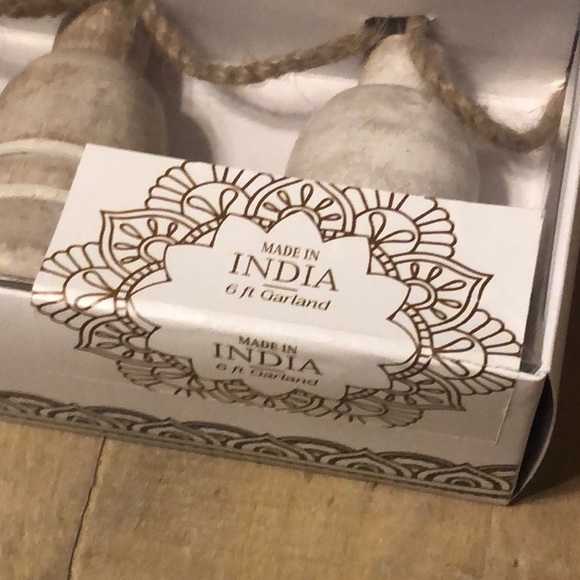 🤍 Farmhouse Christmas Garland 🔔 Made in India 6 Feet Garland 🤍 NWT - Picture 3 of 6